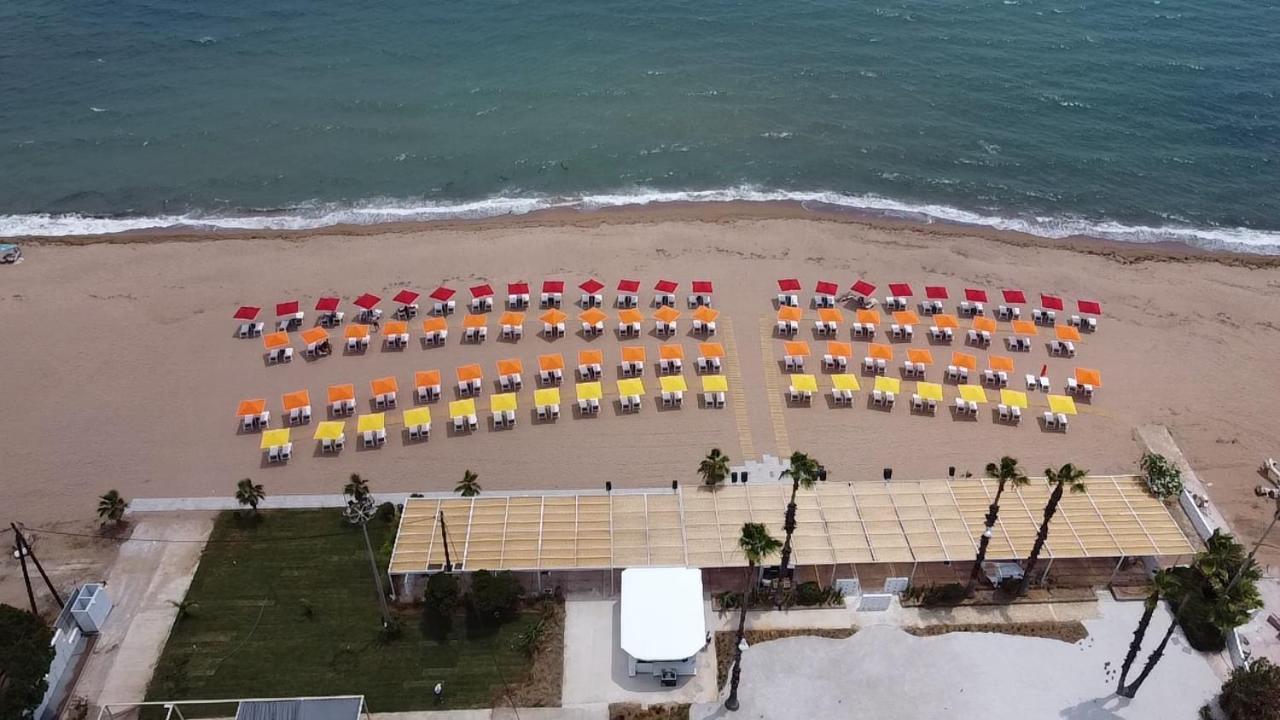 Buka Sandy Beach Messíni Exterior photo