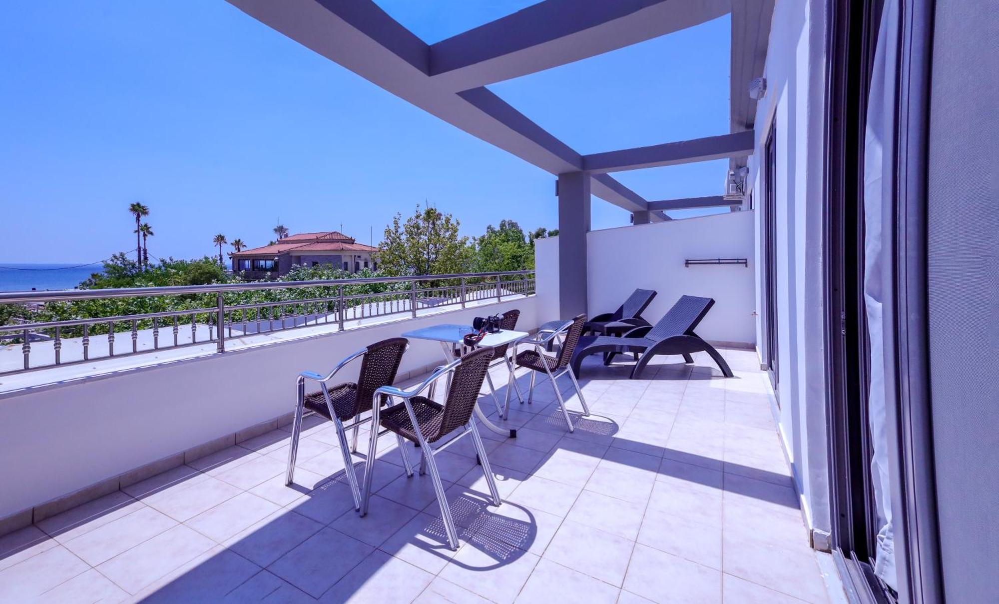 Buka Sandy Beach Messíni Exterior photo